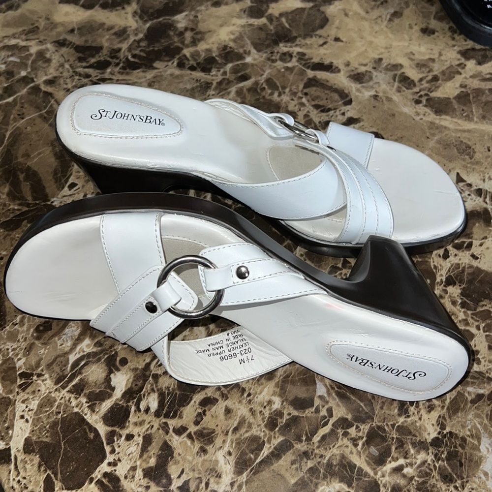 St.John’sBay. heeled leather sandals sz 7.5